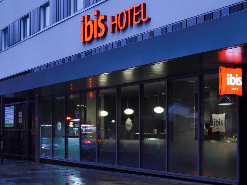 Booking a 4 hands outcall massage is easy for the ibis hotel